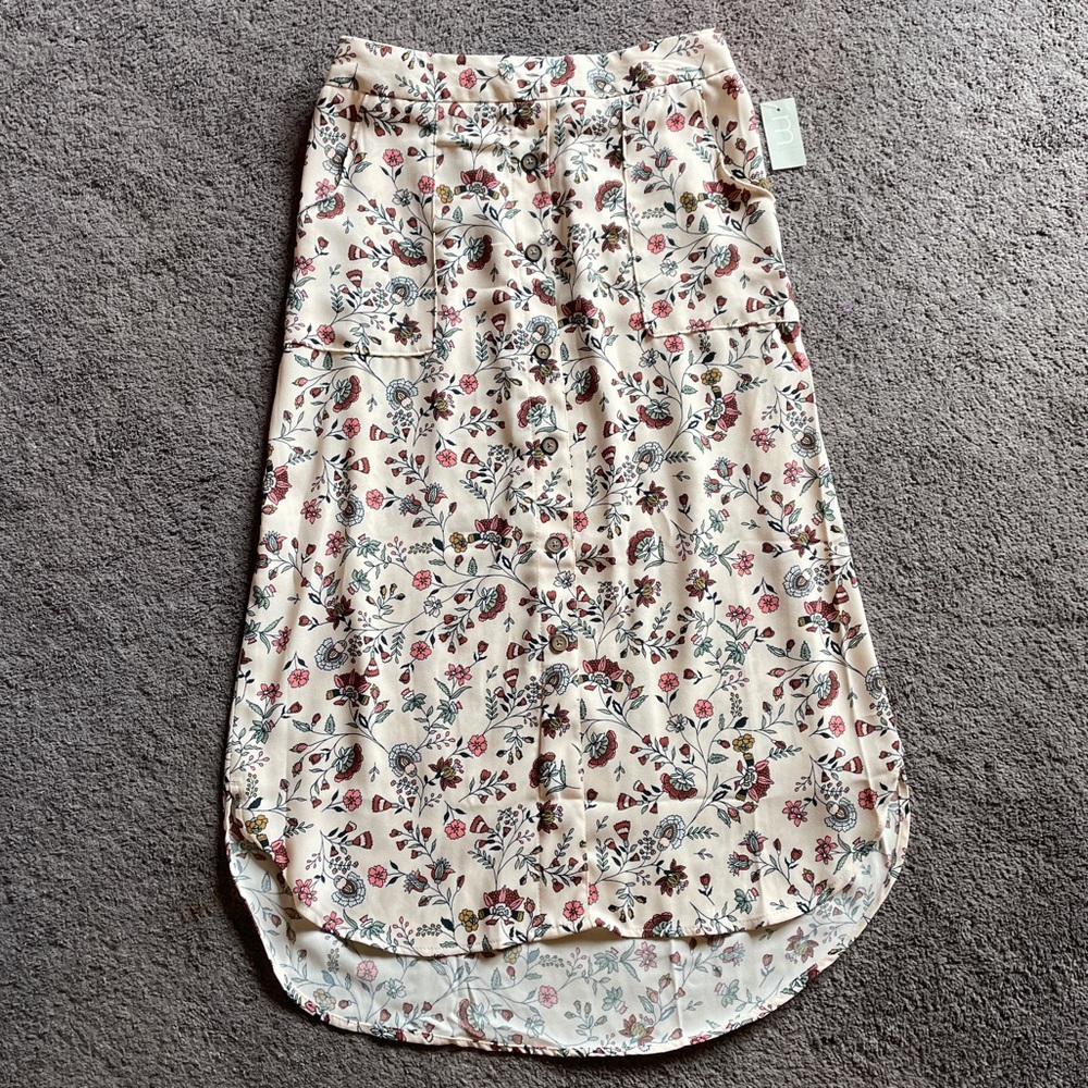 Maurice’s Floral Skirt Size Small